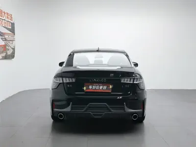 Lynk & Co 03