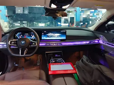 BMW i7