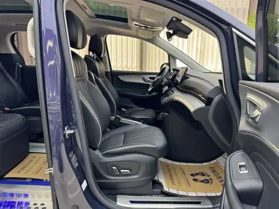 Roewe iMAX8