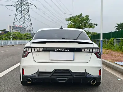 Lynk & Co 03