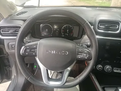 Lynk & Co 02