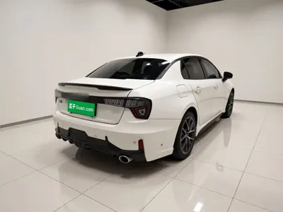 Lynk & Co 03