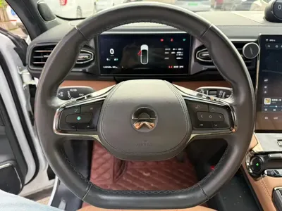 Nio ES8