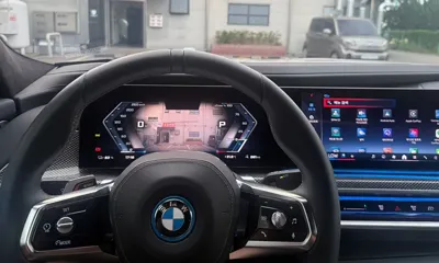 BMW i7
