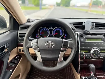 Toyota Reiz