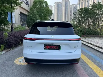 Nio ES8