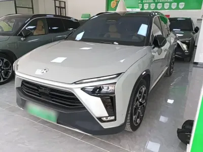 Nio ES8