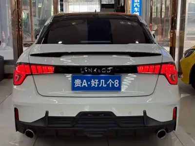 Lynk & Co 03
