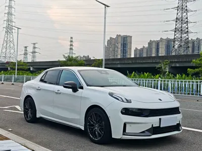 Lynk & Co 03