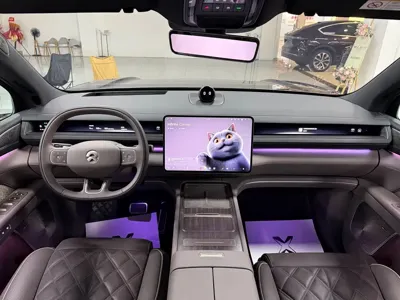 Nio ES8
