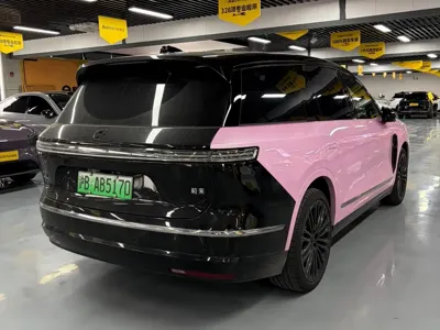 Nio ES8