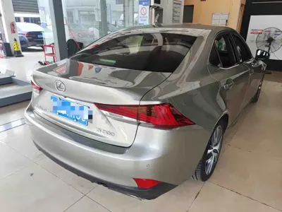 Lexus IS