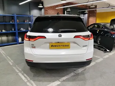 Nio ES8
