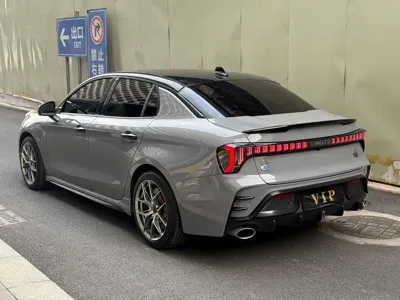 Lynk & Co 03
