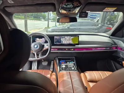 BMW i7