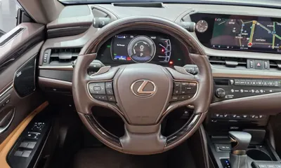 Lexus ES
