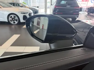 Audi A7L
