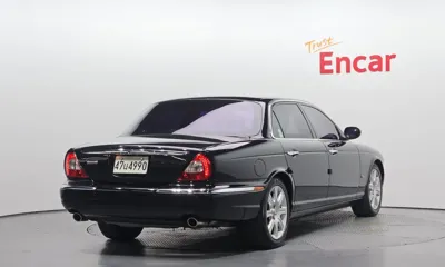 Jaguar XJ-8