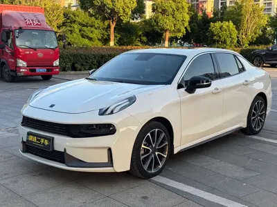 Lynk & Co 03