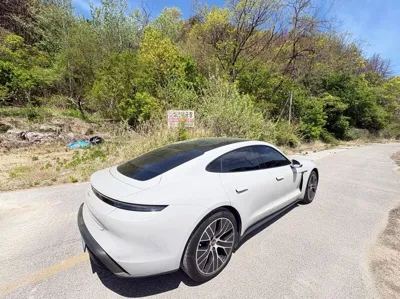 Porsche Taycan