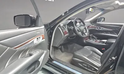 Infiniti M