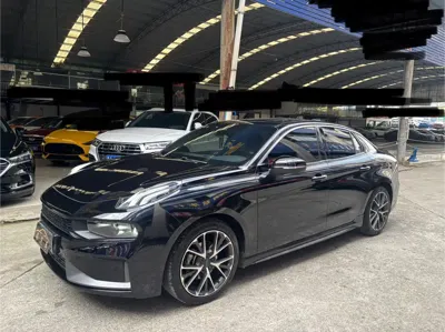 Lynk & Co 03
