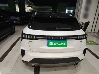Lynk & Co 06