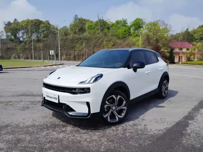 Lynk & Co 06