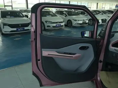 Baojun E200