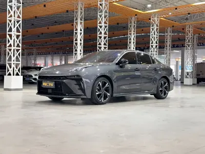 Lynk & Co 03
