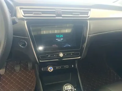 Roewe i5