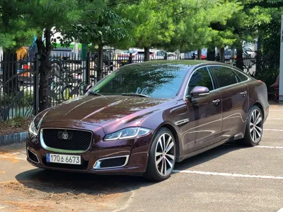 Jaguar XJ