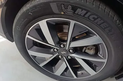 Li Auto L8