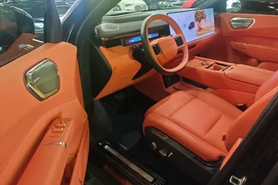 Lynk & Co 900