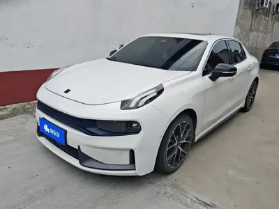 Lynk & Co 03