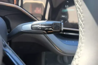 Hongqi EH7