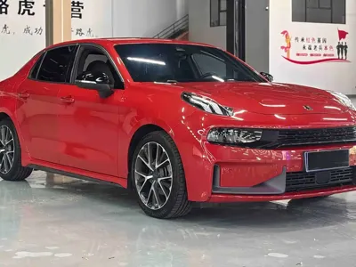 Lynk & Co 03