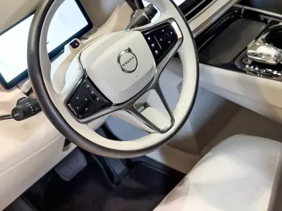 Volvo EM90