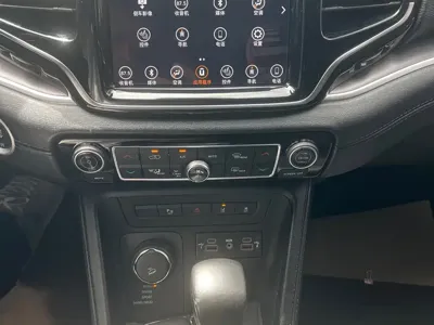 Jeep Grand Commander