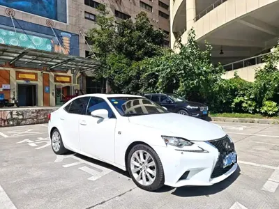 Lexus IS