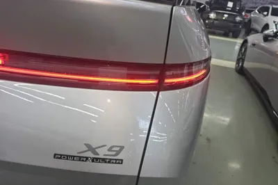 Xpeng X9