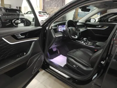 Hongqi HS5