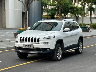 Jeep Cherokee (Import)