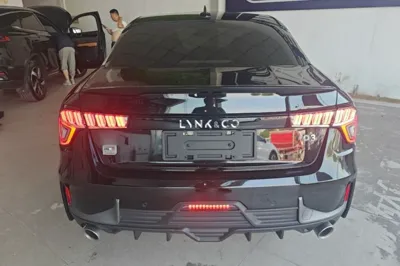 Lynk & Co 03