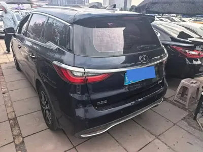 BYD MAX