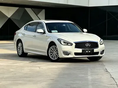 Infiniti Q70