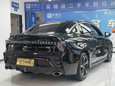 Lynk & Co 03