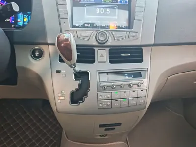 BYD M6