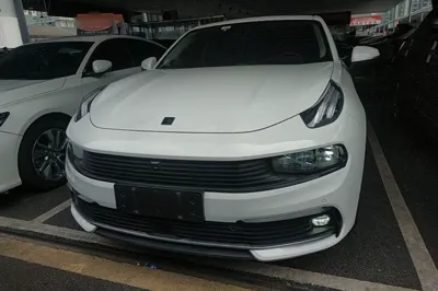 Lynk & Co 03