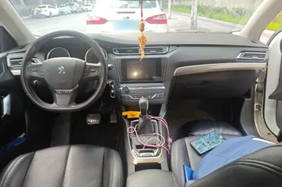Peugeot 408